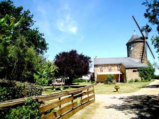 MoulinBelAir-Ext2.jpg
